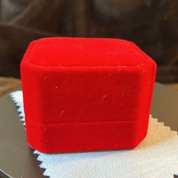 Gorgeous Moissanite 5 Stone Ring 18kYG over 925 Sterling Silver 2.25ctw size 5 - Picture 11 of 12